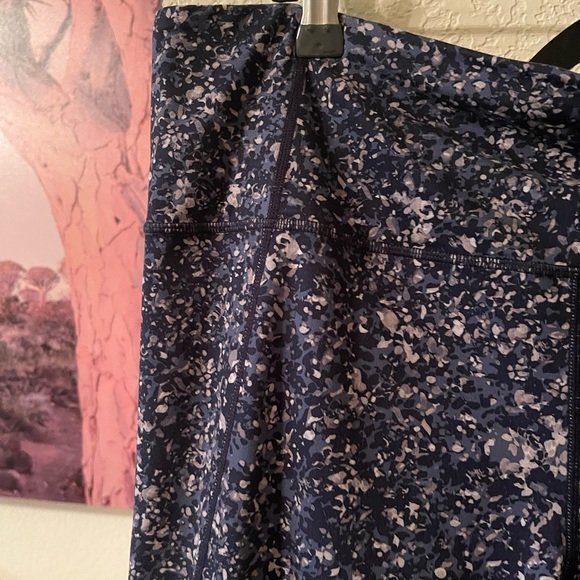 Athleta Womens work out capris blue size XL pre-owned - Picture 2 of 12